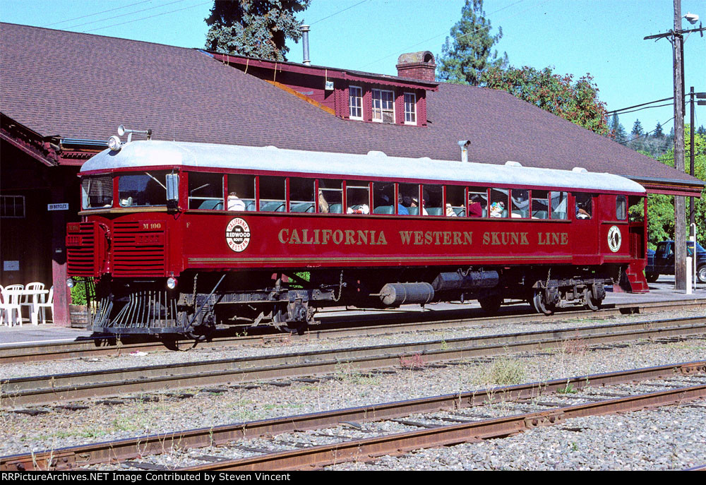 California Wwetern railbus M100 awaits departure.